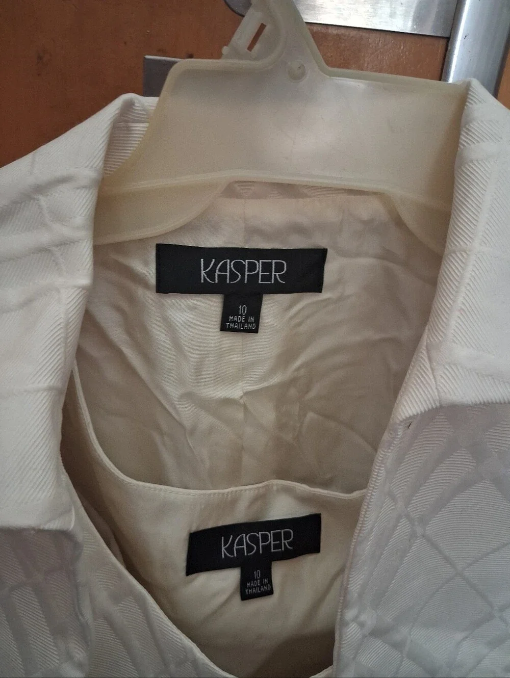 Kasper Cream Quilted 3 Pc Blazer, Sleeveless Shell With Pencil Skirt Size 10